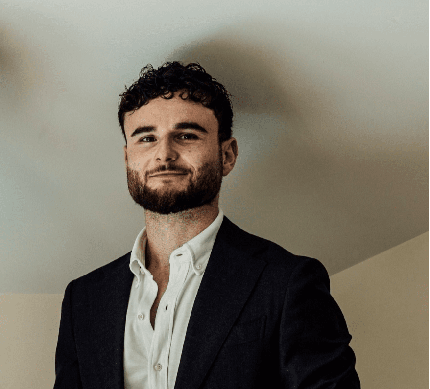 Matteo Pretot BSB'21 lance Yoala avec son associé : Entreprendre sans frontières 